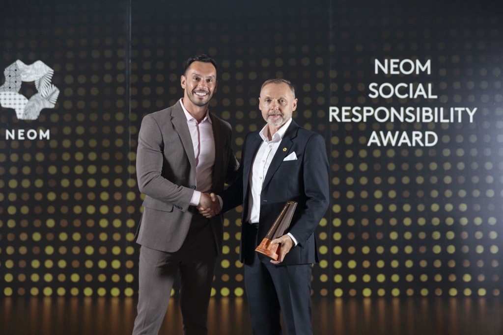 NEOM Award with Ian Price 2023